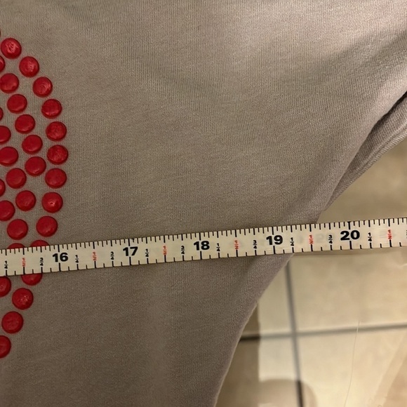 Wet Seal size small lightweight vneck sweatshirt with puffed red heart on front - Picture 7 of 7